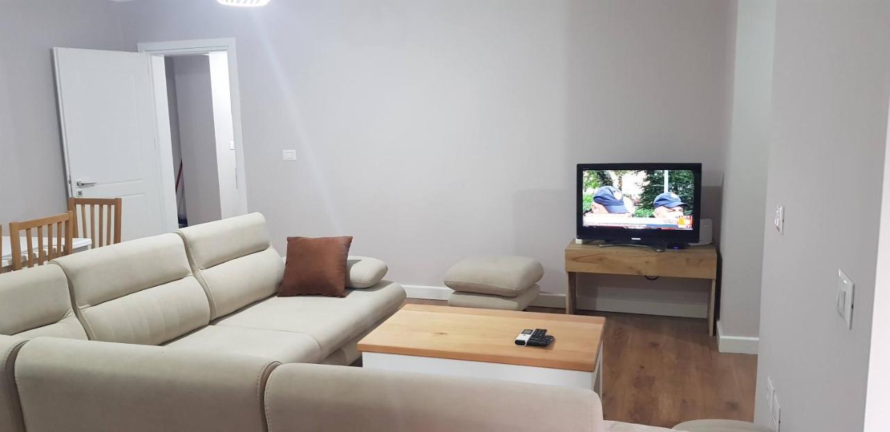 Ersa's Lovely Flat-2 bedroom Tirana Kültér fotó