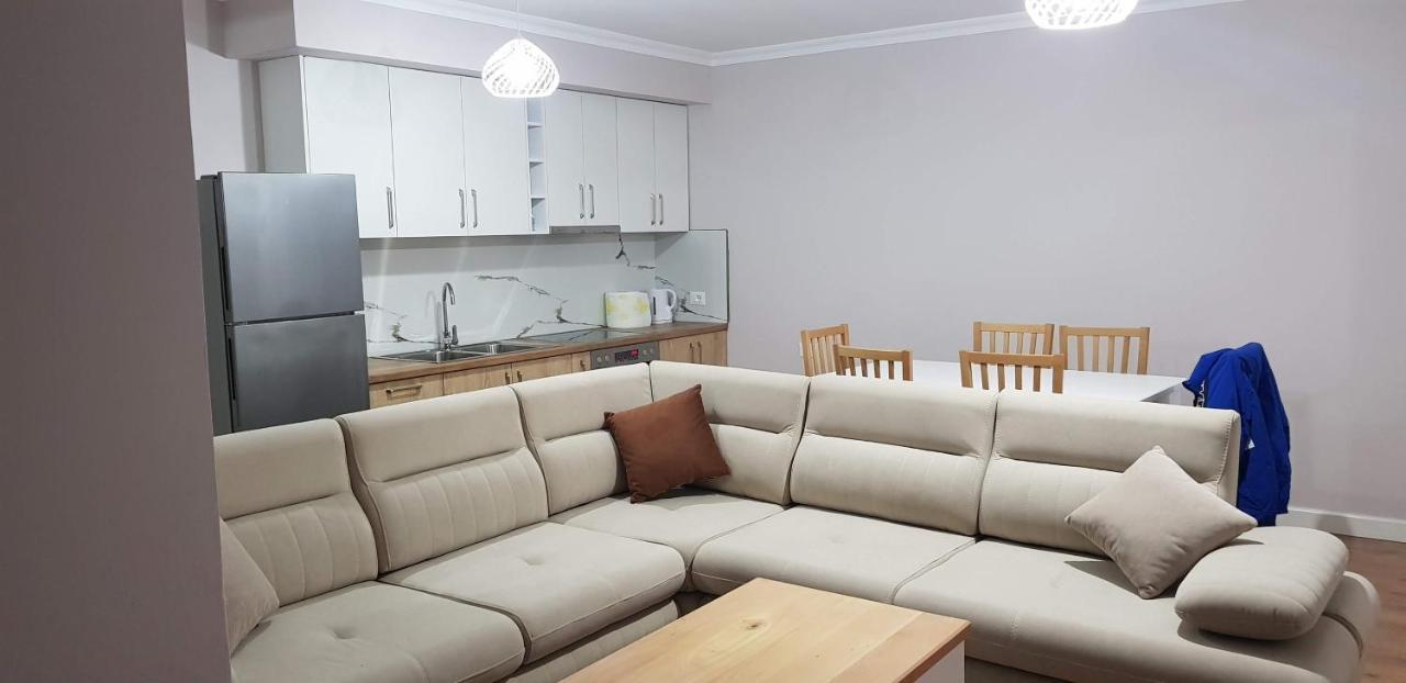 Ersa's Lovely Flat-2 bedroom Tirana Kültér fotó
